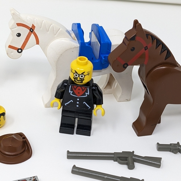 Lego Vintage Minifigures Horses Cowboy Adventures Parts Pieces - Picture 3 of 4